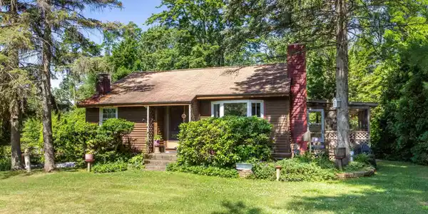 52 Appletree Point