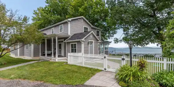 2284 Porters Point