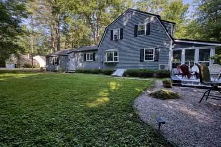 11 Robin Acres Drive
