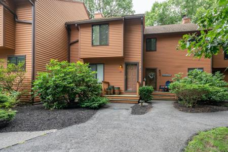 33 Dunvegan Woods Drive