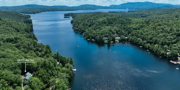 1049 Lake