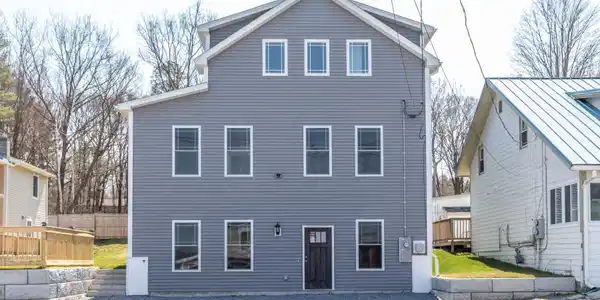896 East Lakeshore