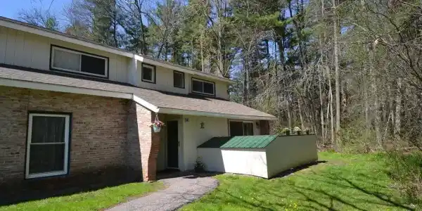 225 Ledgewood