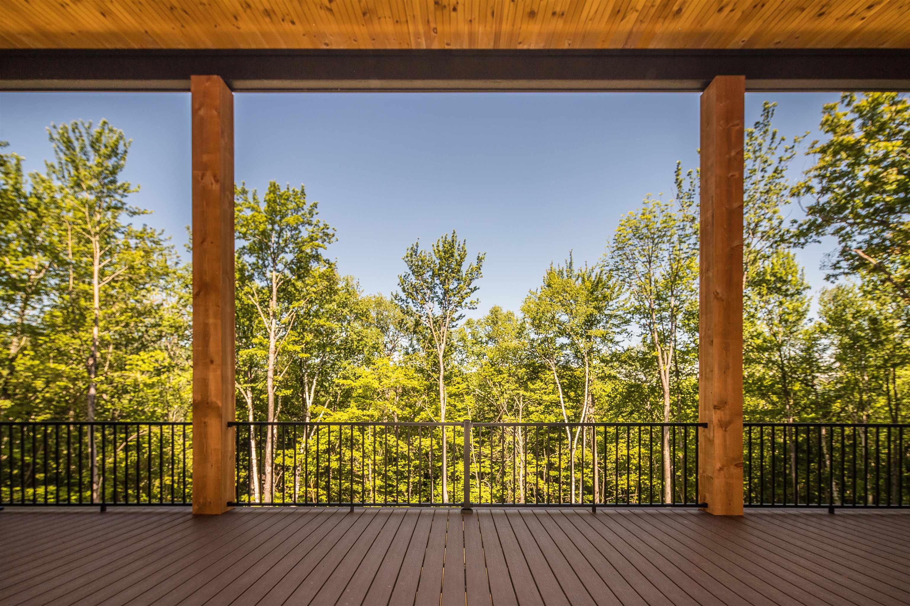 Image 4: Lovely deck within the tree canopy Image 4: Lovely deck within the tree canopy