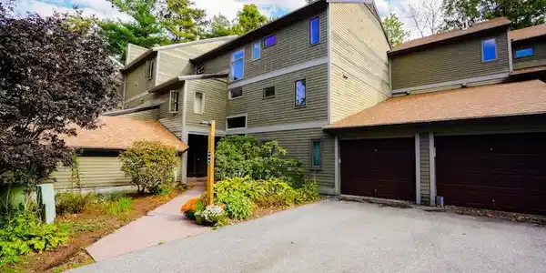 71 East Redrock