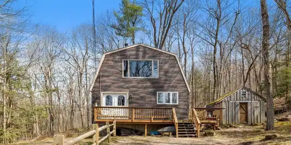 990 Shedd Hill