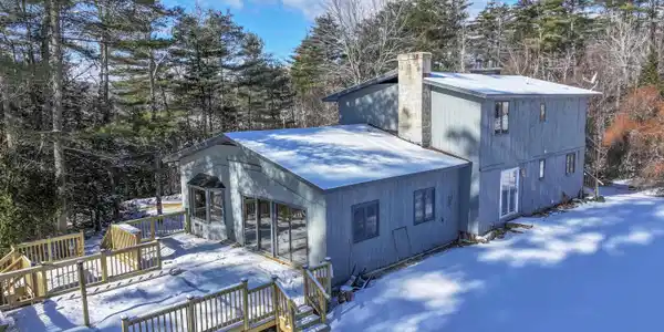 10 Eastman Shore Road