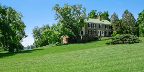 1277 Thompson's Point