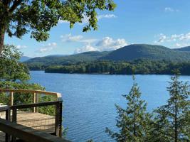 3142 West Lake