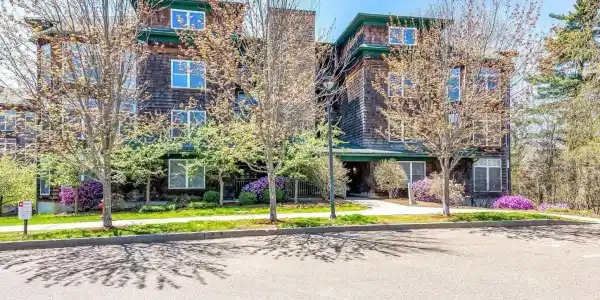77 Claire Pointe