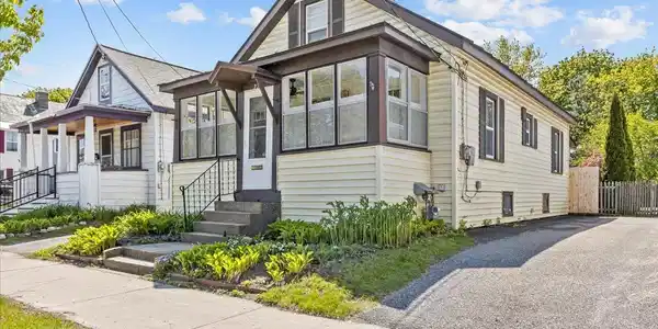 229 North Champlain