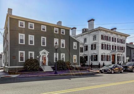 98 Court Street