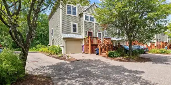 174 East Redrock