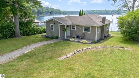 1281 N Crooked Lake Drive