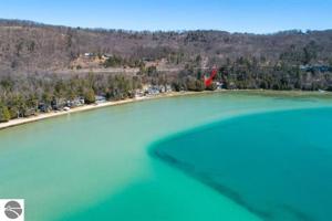 6224 Tamarack Lane