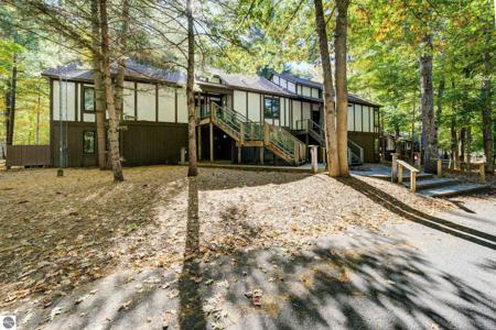 6497 Deer Path
