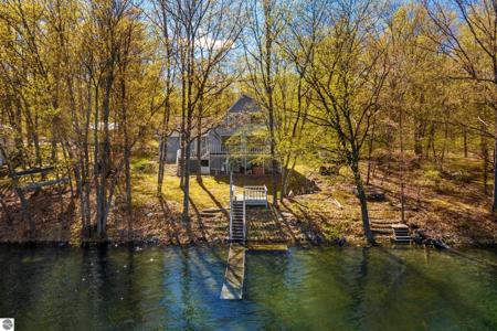 6826 Little Twin Lake Road NE