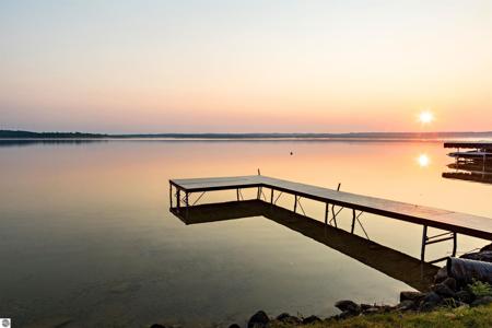 8112 Lakeside Trail