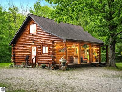 9098 Sunset Trail, NE