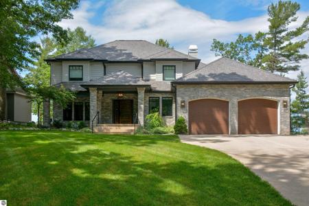 5568 Lakeview Drive