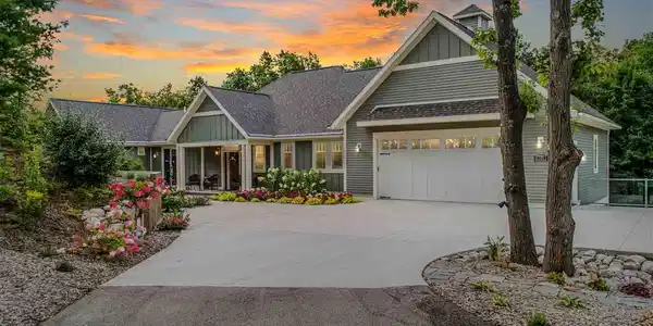 10710 E Captains Court