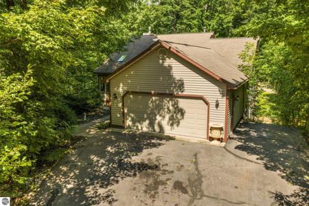8433 Forest Court