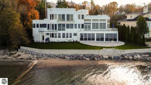 6467 Peninsula Drive