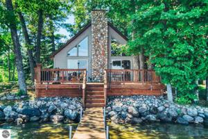 7357 Shore Road, NE