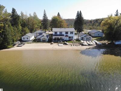 4029 E Shore