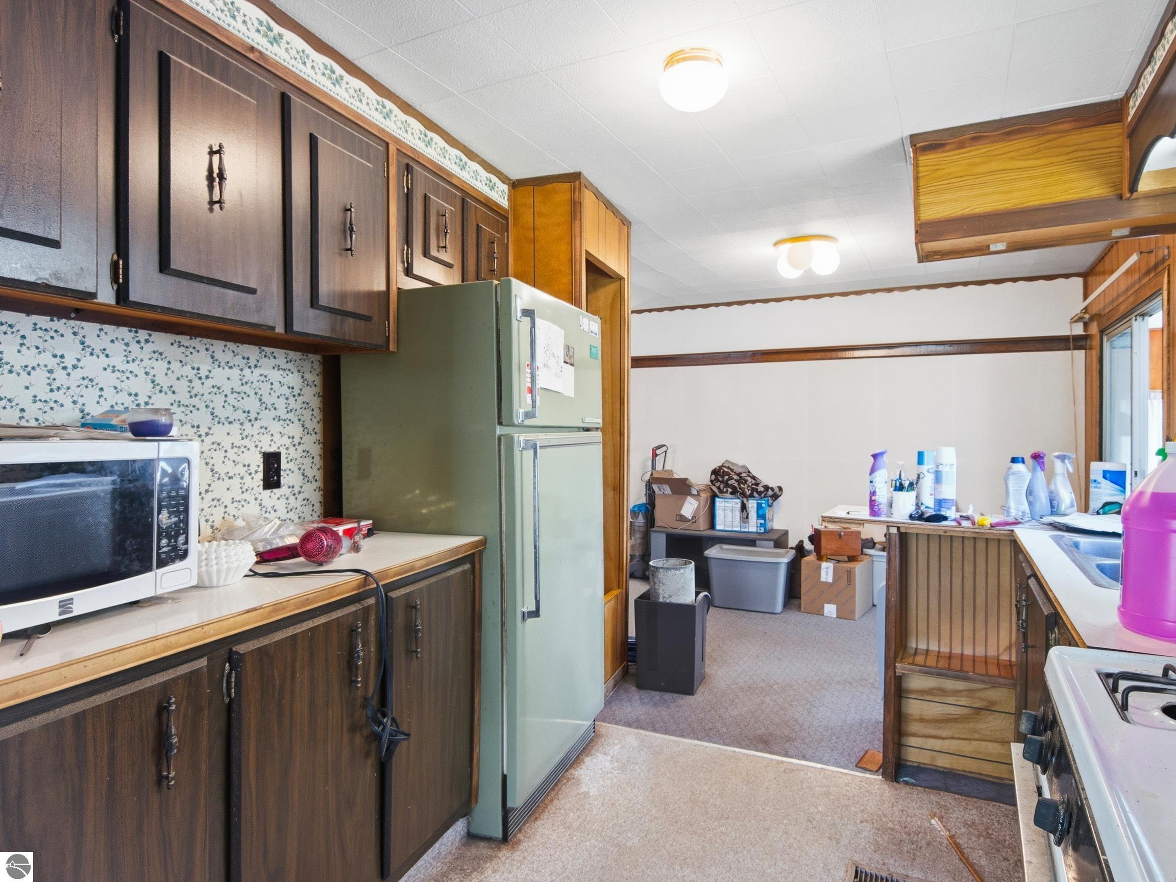 Image 3: Kitchen