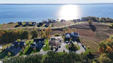 15985 Waters Edge