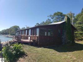 1262 N US-23