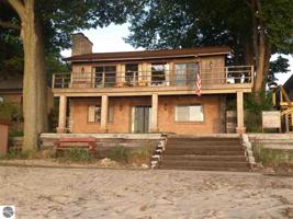 1640 N Huron
