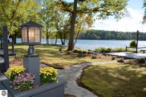 4180 Lakeview Trail