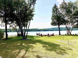 7043 W Day Forest