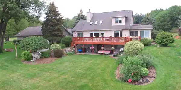 1088 El Camino Grande