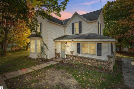 226 S Gladwin Street