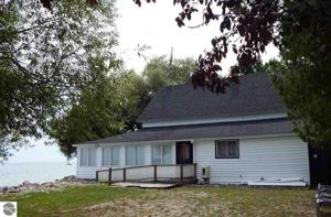 2032 Iroquois Lane