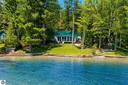 4658 Lakeview Drive