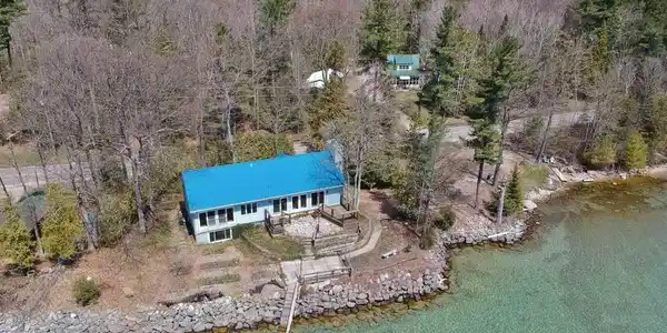 3729 S Lee Point Road