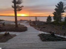 11032 Lakeshore Road