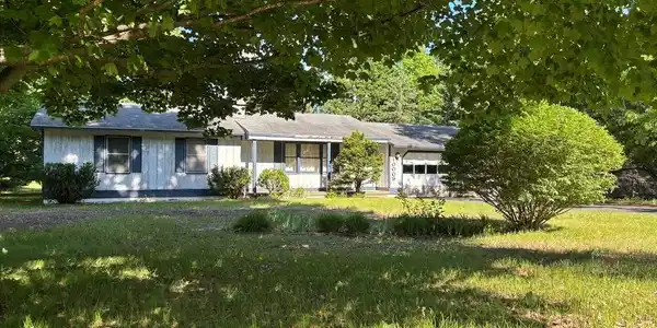 10009 E Lakeview Hills Road
