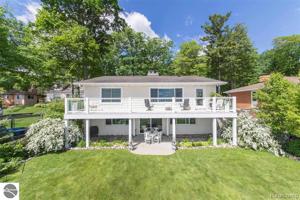 2290 N Huron