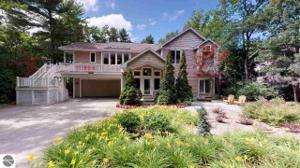 10516 Lakeshore