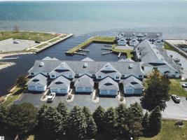 907 W Lake
