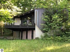 90 NW Silver Lake Drive