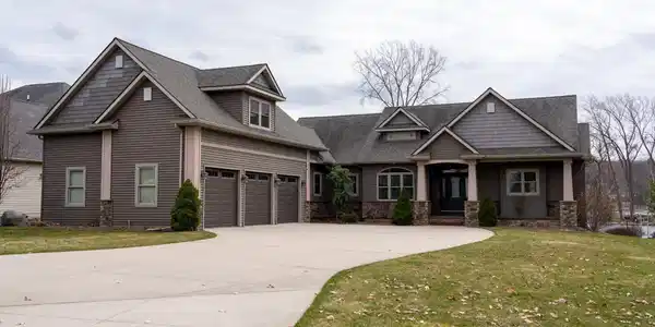 1275 Queensway Drive