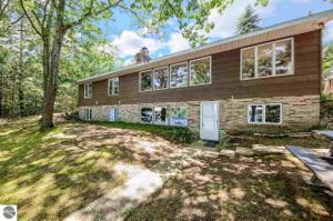 227 SW Silver Lake Road