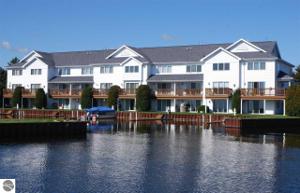 907 W Lake