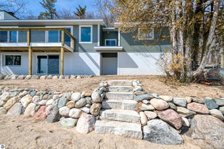 9870 Center Road